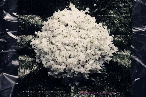 海苔飯團(tuán)便當(dāng)?shù)淖龇?/ data-37Sa=