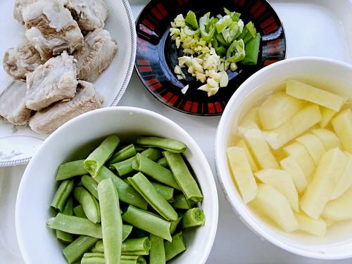 豆角土豆燉排骨的做法