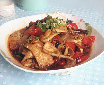 尖椒臘肉炒豆腐怎么做？