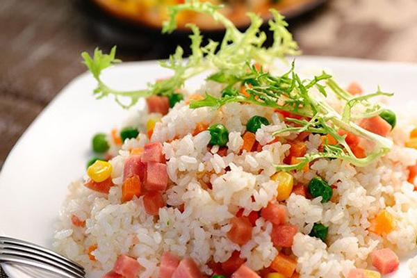 火腿腸炒飯怎么做