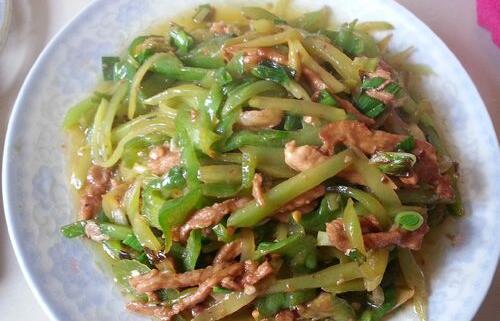 利尿消腫的萵筍炒肉絲怎么做？