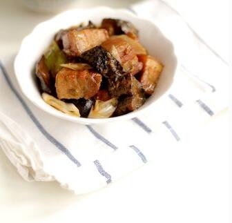 如何做五花肉燒海參？