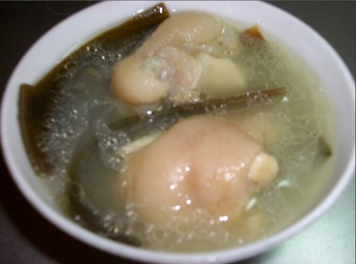 口味清淡的豬手燉海帶怎么做？