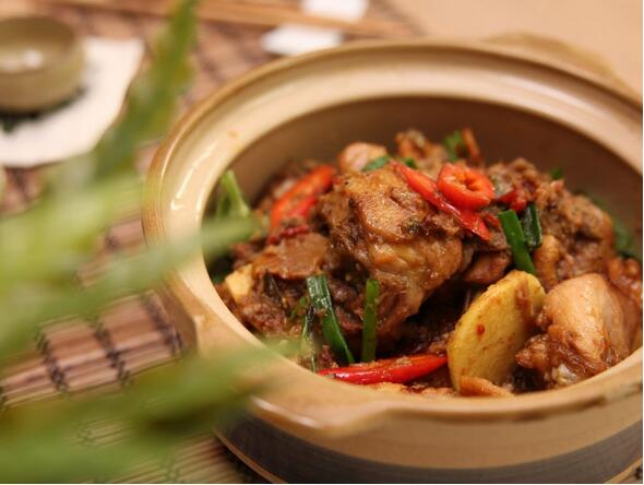 砂鍋美味姜爆蟹粉砂鍋雞怎么做？