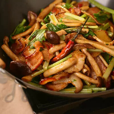 臘肉干鍋茶樹菇