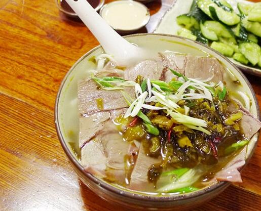 散寒有養(yǎng)胃的酸菜羊肉面