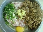 槐花肉包的做法步驟2