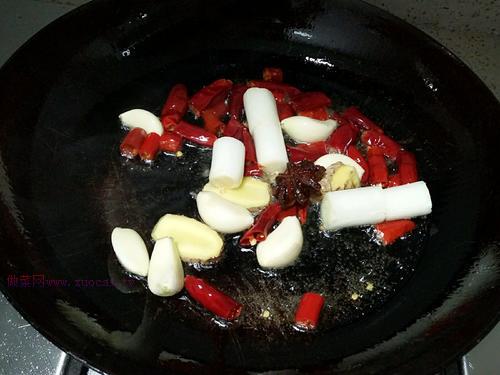 酸菜燒豬手的做法