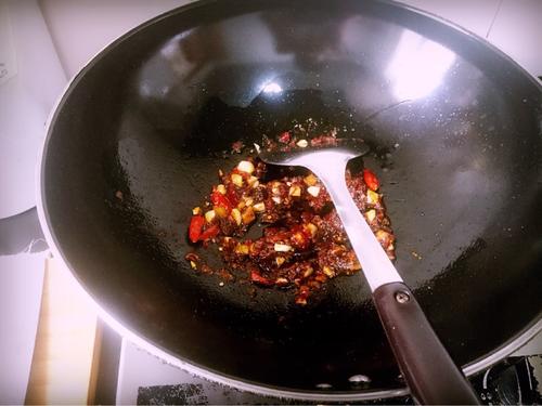 麻辣紅燒豬蹄的做法