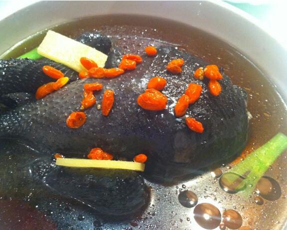 湯鮮味美的清燉烏雞湯怎么做？