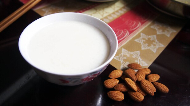 蛋白杏仁茶怎么做？