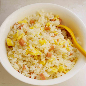 雞蛋炒大米的做法 雞蛋炒大米怎么做好吃 雞蛋炒大米的營(yíng)養(yǎng)價(jià)值