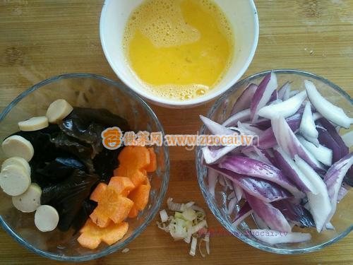 洋蔥木耳胡蘿卜炒雞蛋的做法