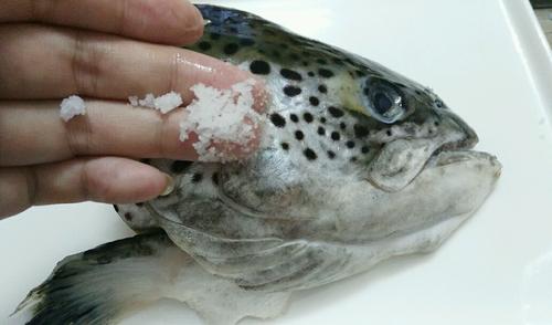 烤三文魚(yú)頭的做法