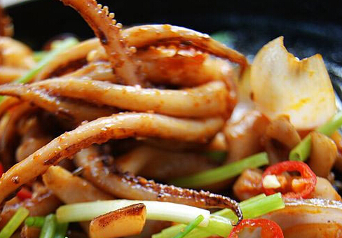 用平底鍋?zhàn)龀鲨F板魷魚(yú)的做法視頻