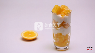 每個(gè)人的心中都有一杯水果酸奶杯的做法步驟：10