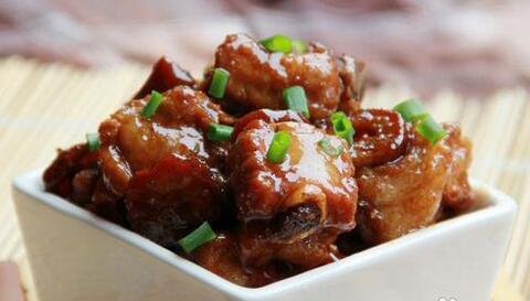 開胃又不膩口的山楂燜排骨怎么做？