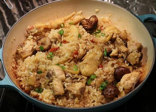 菜飯合一的美味麻油香菇燉飯?jiān)趺醋觯?/ data-Ea1p=