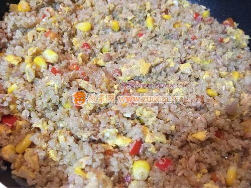 鮪魚(yú)玉米蛋炒藜麥飯的做法
