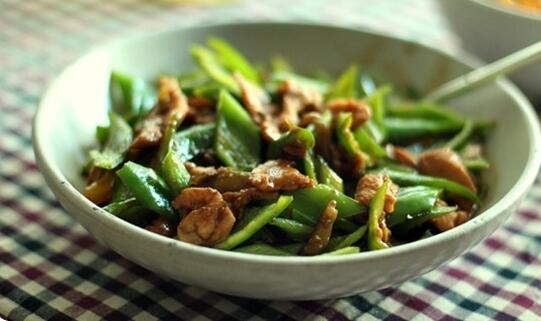 快手下飯菜甜椒雞胸肉怎么做？