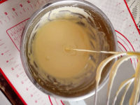 戚風(fēng)杯子蛋糕的做法步驟4