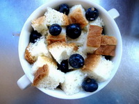 藍(lán)莓蔓越莓面包布丁步驟5