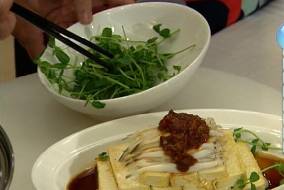 肉質(zhì)鮮嫩的銀魚蒸豆腐怎么做？