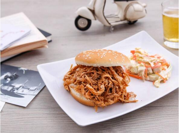 手撕豬肉三文治拌椰菜絲沙律怎么做？