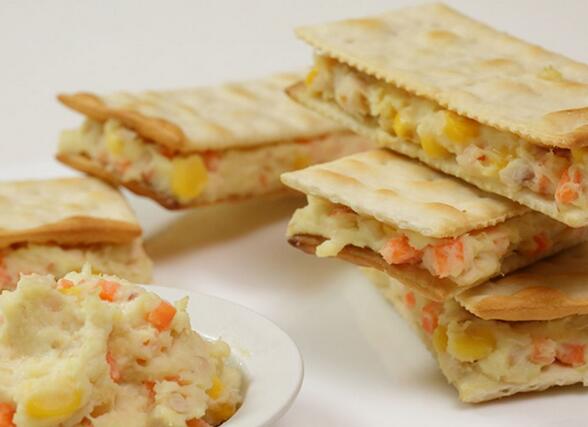 創(chuàng)新沙拉金槍魚夾心餅干怎么做？