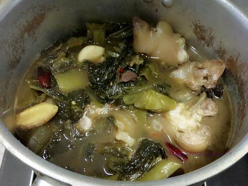 酸菜燒豬手的做法