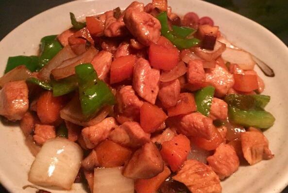 營(yíng)養(yǎng)豐富的五彩雞肉丁怎么做？