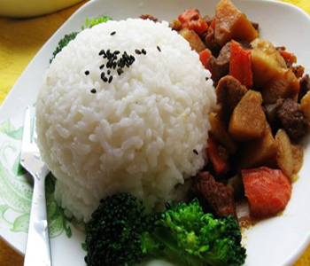 土豆牛肉咖喱飯 土豆牛肉咖喱飯的做法 土豆牛肉咖喱飯配什么湯 土豆牛肉咖喱飯的熱量