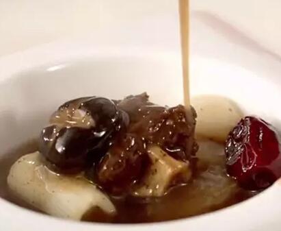 立冬溫補(bǔ)美食白蘿卜燉牛尾怎么做？