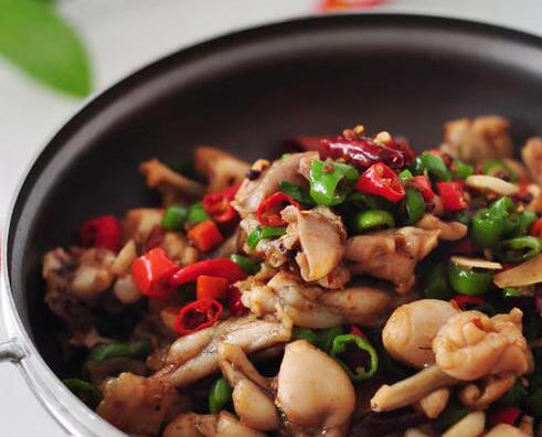 火辣下飯的杭椒炒牛蛙怎么做？