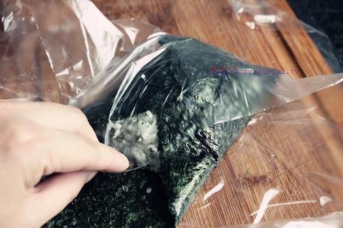 海苔飯團(tuán)便當(dāng)?shù)淖龇?/ data-yc9p=