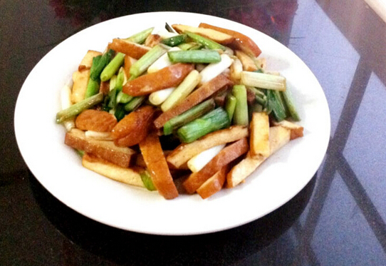 豆腐干炒蒜苗怎么做？