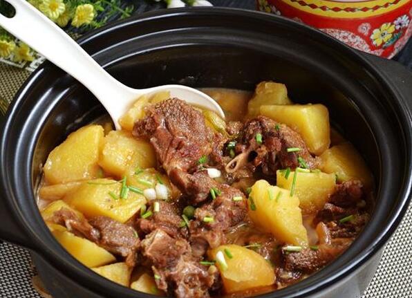 食補(bǔ)美味土豆燉老鵝怎么做？