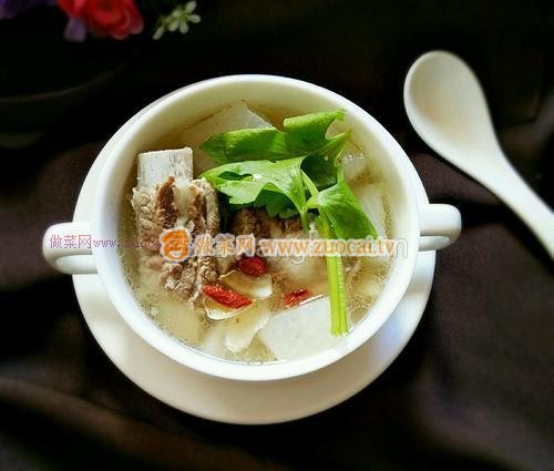 排骨蘿卜百合湯的做法