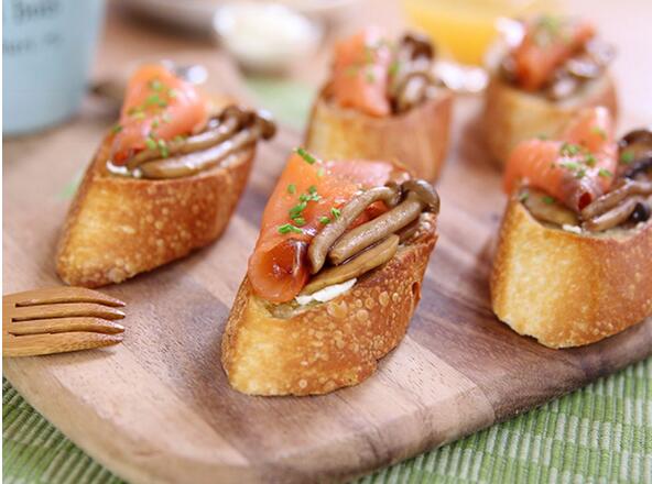 煙三文魚香菇多士怎么做？