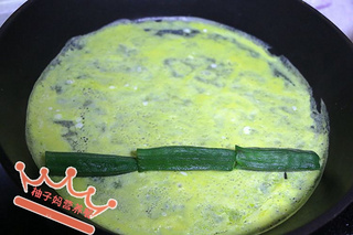 秋葵厚蛋燒的做法步驟：4