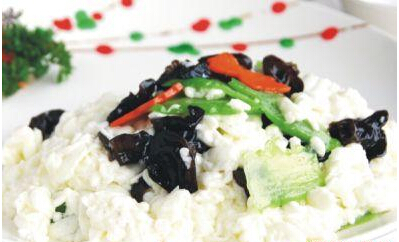 如何做白木耳炒鮮奶？