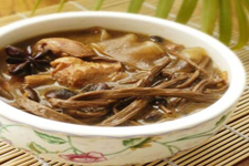 茶樹(shù)菇燉雞
