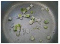 燉魚(yú)湯的做法步驟2