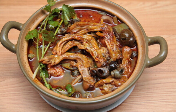 怎么做田螺鴨腳煲？