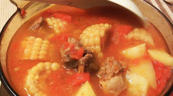 補鈣又營養(yǎng)的番茄玉米土豆排骨湯怎么做？