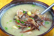 茶樹(shù)菇燉雞