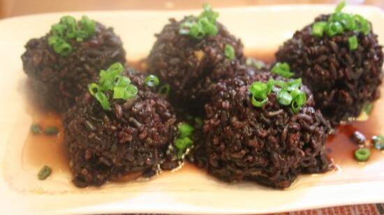 滋陰補(bǔ)腎的黑米肉圓怎么做？