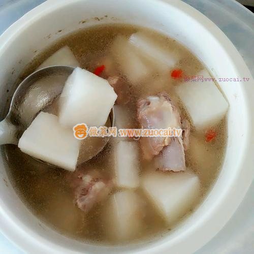排骨蘿卜百合湯的做法