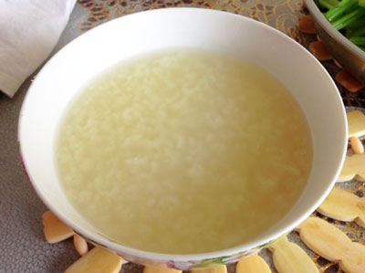 豆渣最簡(jiǎn)單的吃法是煮粥，煮豆渣粥防止溢鍋的絕招