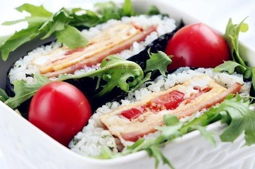 海苔飯團(tuán)便當(dāng)?shù)淖龇?/ data-VxOF=